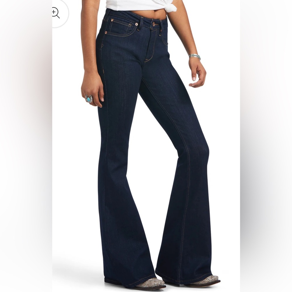 NWOT Ariat Real Denim Shelby Wide Leg Flare Jeans 29R